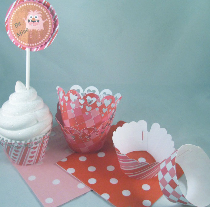 Pink & Red Valentine Cupcake Wrappers In 4 Different Cut Styles